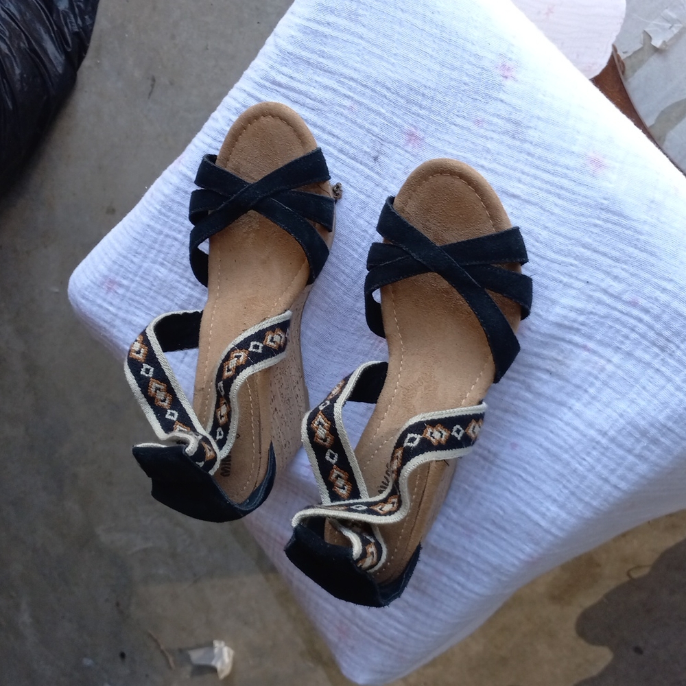 Minnetonka Black and Tan Wedge Sandals with Patterned Straps